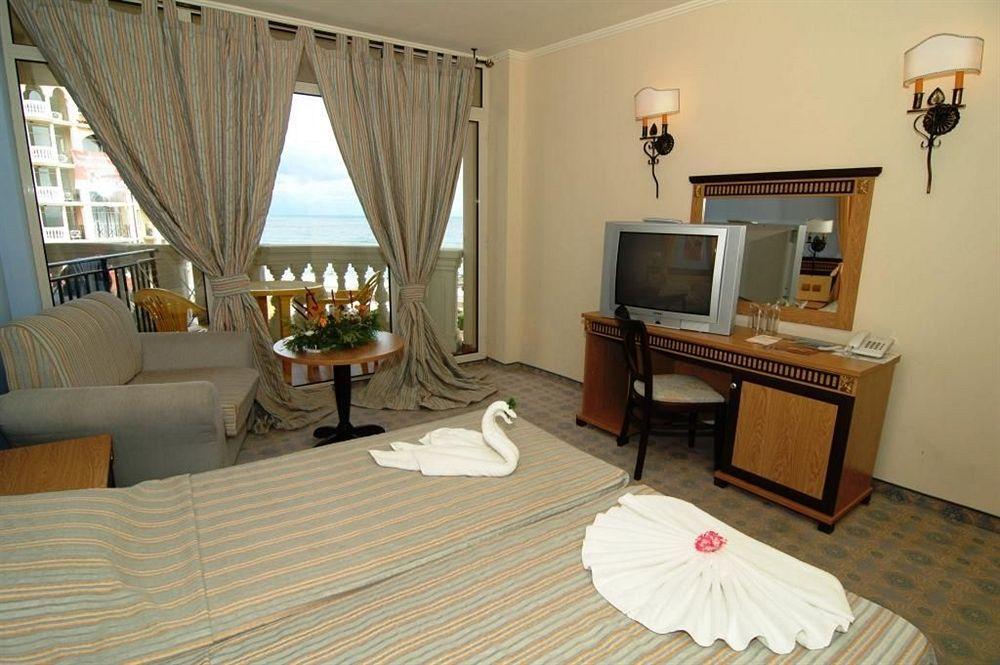 Andalucia Beach Hotel - All Inclusive&Aqua Park Elenite Esterno foto