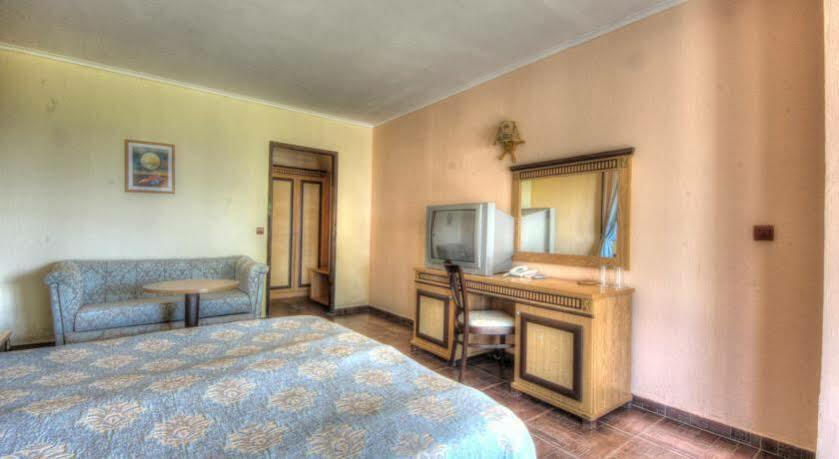 Andalucia Beach Hotel - All Inclusive&Aqua Park Elenite Esterno foto