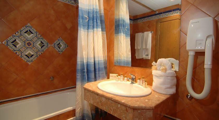 Andalucia Beach Hotel - All Inclusive&Aqua Park Elenite Esterno foto