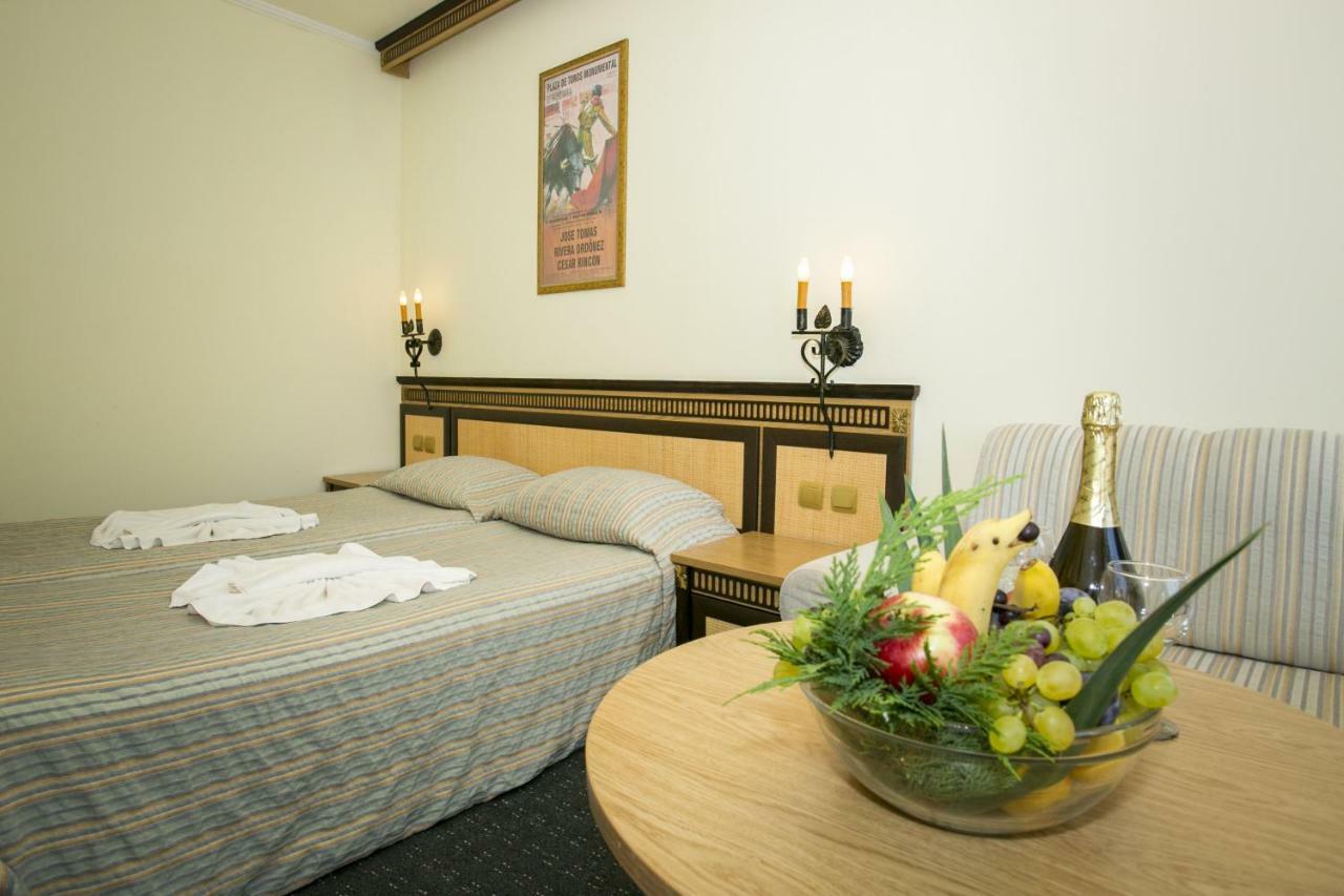Andalucia Beach Hotel - All Inclusive&Aqua Park Elenite Esterno foto